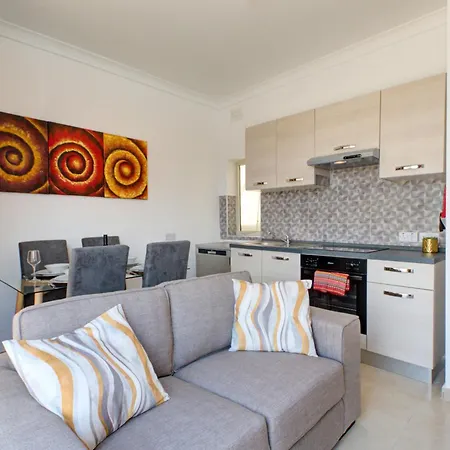 Exquisite Penthouse With Jacuzzi 2 Bedroom Apartment