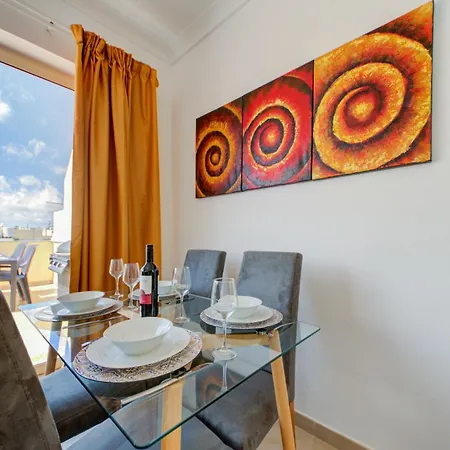 Exquisite Penthouse With Jacuzzi 2 Bedroom דירה *