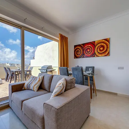 Exquisite Penthouse With Jacuzzi 2 Bedroom Sliema