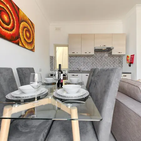 Exquisite Penthouse With Jacuzzi 2 Bedroom