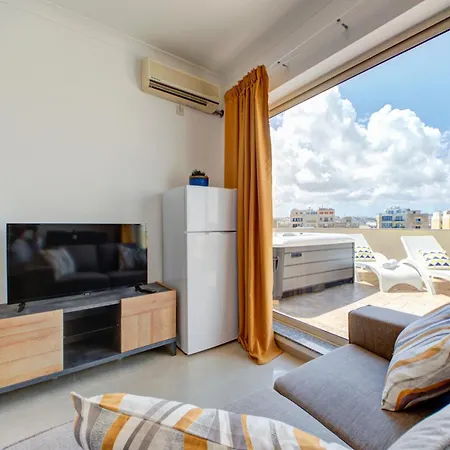 Exquisite Penthouse With Jacuzzi 2 Bedroom *