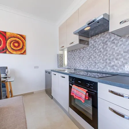 Exquisite Penthouse With Jacuzzi 2 Bedroom Sliema