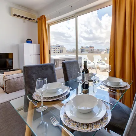 Exquisite Penthouse With Jacuzzi 2 Bedroom Appartamento Sliema