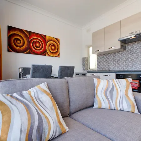 Exquisite Penthouse With Jacuzzi 2 Bedroom *