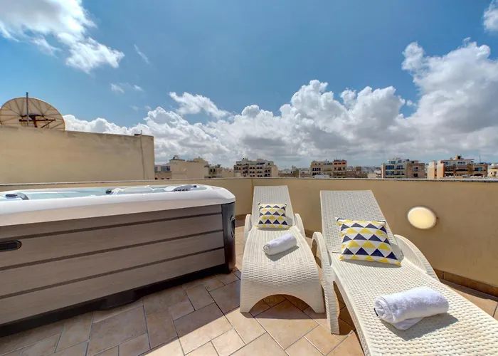 Exquisite Penthouse With Jacuzzi 2 Bedroom Apartment Sliema