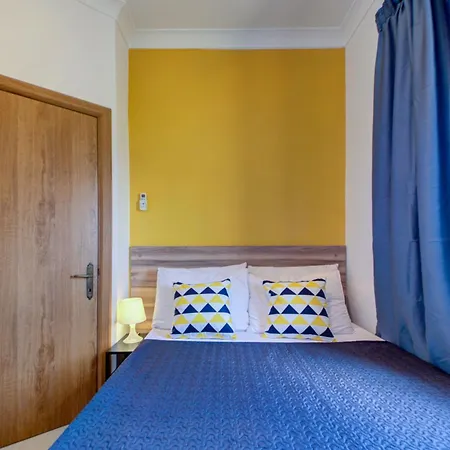 Exquisite Penthouse With Jacuzzi 2 Bedroom * Sliema